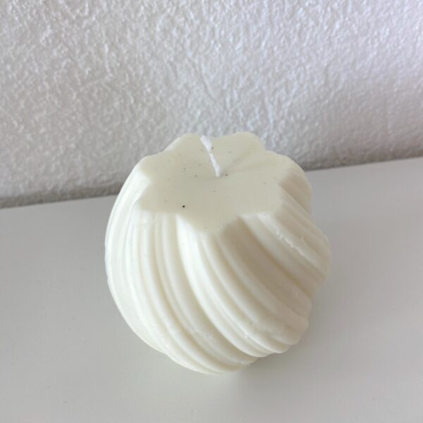 Curve candle